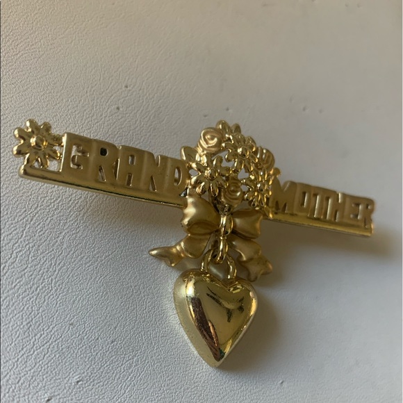 Grandmother Brooch jewelry pin - Picture 4 of 11